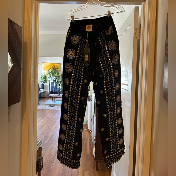 Gorgeous Farm Rio Sun Embroidered Pants - Medium NWT - Picture 3 of 4